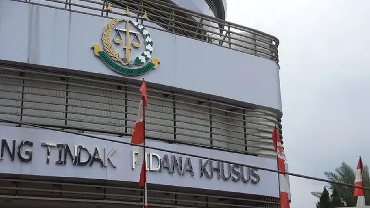 Kejaksaan Agung menetapkan Anggota DPR Komisi I Inisial IT menjadi tersangka terkait kasus dugaan Kasus Pemalsuan Dokumen Tambang.