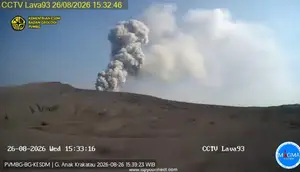 Anak Krakatau Kembali Erupsi, Kolom Abu Capai 300 Meter
