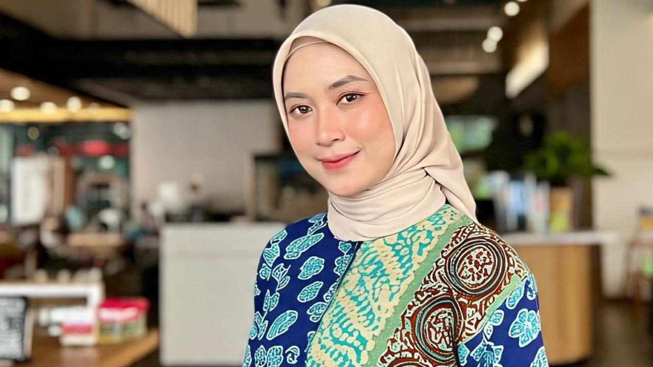7 Model Gamis Batik Kantor Modern untuk Tampilan Profesional yang Modis