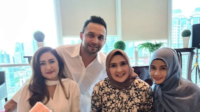 7 Potret Keseruan Reuni Artis Senior Pemain Sinetron 90-an, Bikin Nostalgia