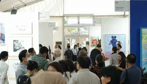 Pengunjung Art Jakarta Gardens edisi ketiga yang diadakan pada 23--28 April 2024. (dok. Art Jakarta Gardens)