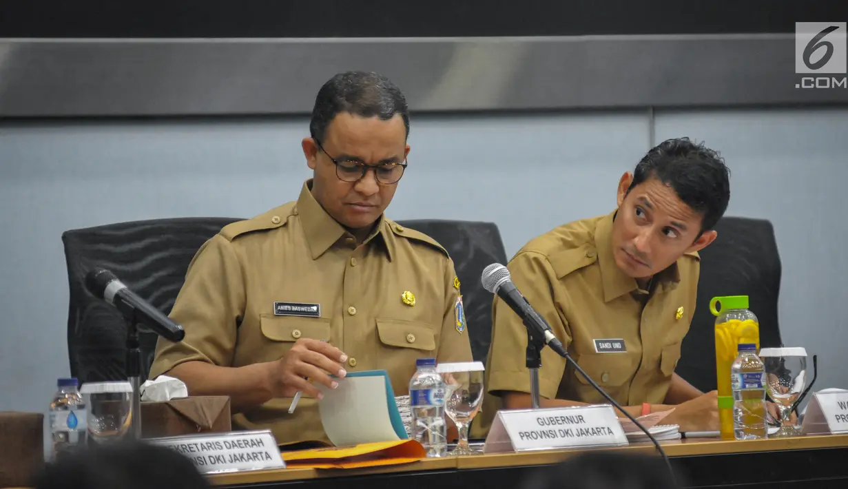 Gubernur dan Wakil Gubernur baru DKI, Anies Baswedan dan Sandiaga Uno menggelar rapat Satuan Kerja Perangkat Daerah (SKPD) di Balai Kota, Selasa(17/10). Selain perkenalan, agenda rapat juga menyampaikan program Pemprov DKI. (Liputan6.com/Faizal Fanani)