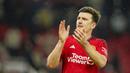Harry Maguire membuktikan bahwa ia masih pantas menjadi benteng utama di lini belakang MU. Ia tampil kukuh dan membuat lini serang The Blues kesulitan, terutama di babak kedua. (AP Photo/Dave Thompson)