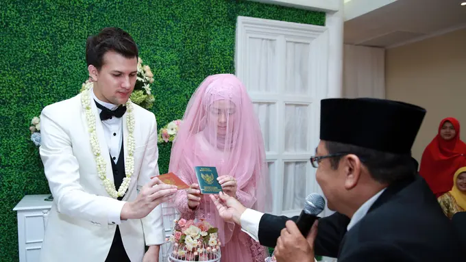 Pernikahan Risty Tagor dan Stuart Collin