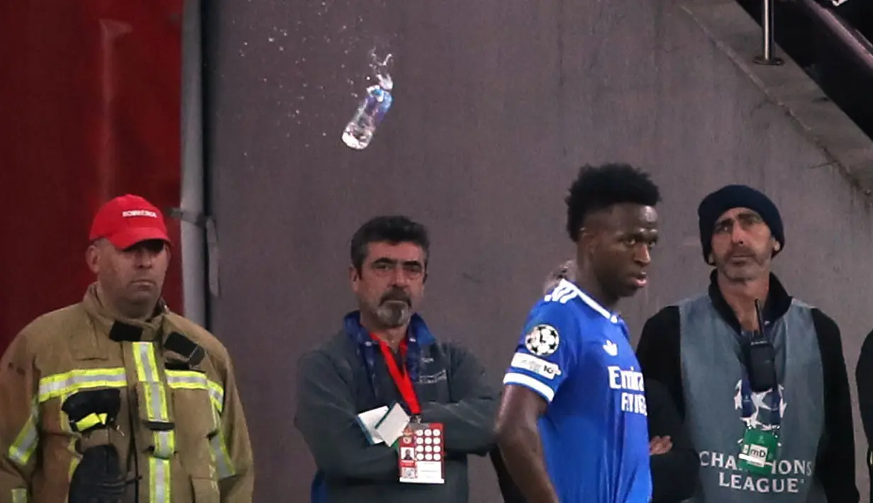 Drama dimulai dari Vinicius Jr yang melakukan selebrasi setelah mencetak gol ke gawang Benfica. Hal itu membuat kemarahan dari pendukung tuan rumah. (AP Photo/Pedro Rocha)
