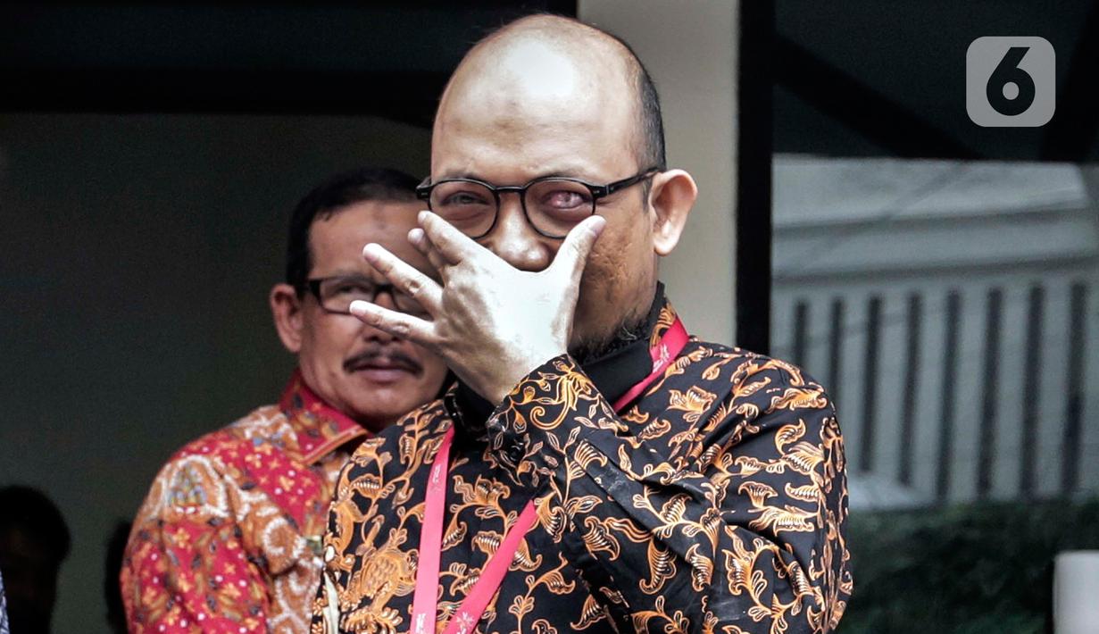 Penyidik KPK Novel Baswedan usai memneuhi panggilan penyidik Komisi Kejaksaan di Jakarta, Kamis (2/7/2020). Novel Baswedan memberikan keterangan terkait aduan masyarakat terhadap penuntut kasus penyerangan air keras pada 2017. (Liputan6.com/Johan Tallo)