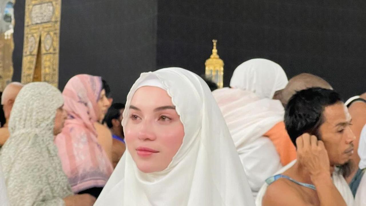 Momen Spesial Elina Joerg di Makkah, Rayakan Ulang Tahun dengan Ibadah Umrah