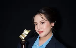 Senyum Adhisty Zara Raih Piala Penghargaan di Festival Film Bandung 2026