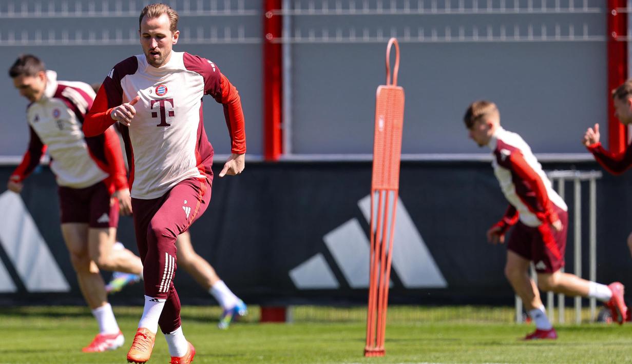 Saat itu, Die Rotten sukses membekuk Leverkusen dengan agregat telak, 5-0, berkat kemenangan 3-0 kandang dan 2-0 tandang. (Alexandra BEIER/AFP)