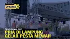 Seorang pria warga Kabupaten Pringsewu, Lampung, mendadak viral di media sosial setelah menggelar dan mengunggah momen perayaan perceraian mewah.