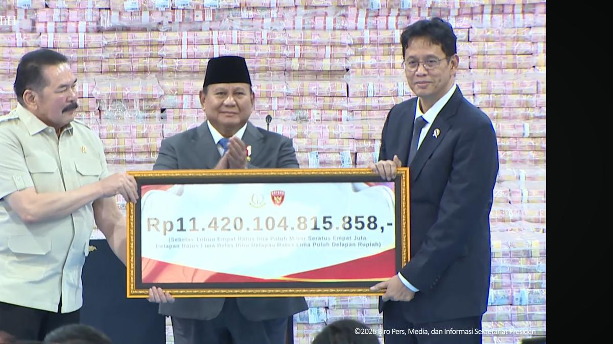 Kejagung pamerkan tumpukan uang sitaan Rp 114 triliun di hadapan Prabowo — langsung diserahkan ke Menkeu Purbaya. Uang rakyat yang berhasil kembali ke kas negara.