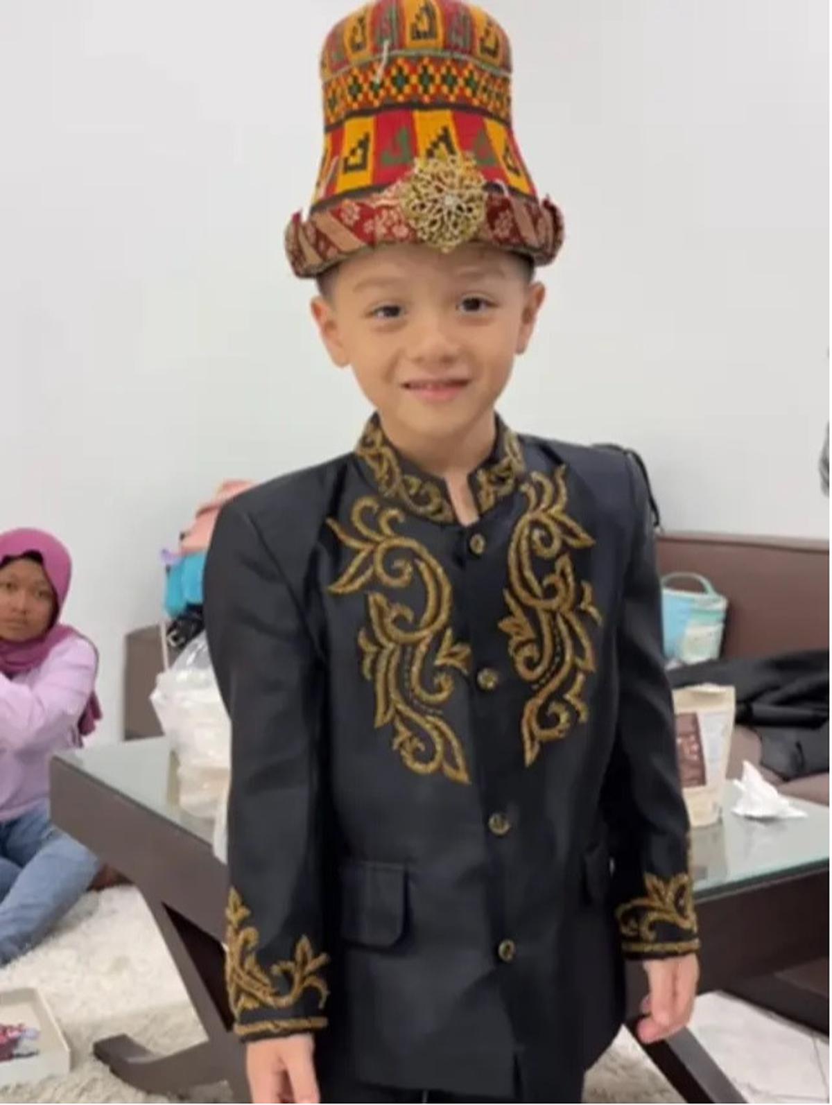 Photoshoot Irish Bella Bersama Keluarga