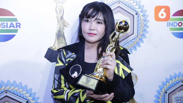 [Fimela] Via Vallen -Indonesia Dangdut Award 2019