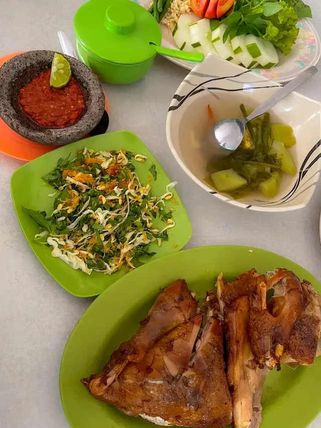 Rekomendasi Tempat Makan Enak di Dekat Stasiun Palur Solo