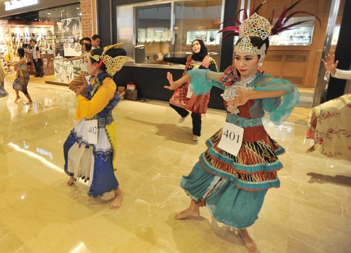 Ribuan peserta Indonesia Menari beraksi di Grand Indonesia