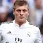 Toni Kroos adalah seorang pemain bola profesional di klub Real Madrid