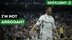 Berita video sikap dan tindakan Cristiano Ronaldo saat menghadapi penyusup lapangan.