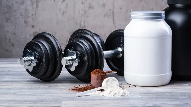 Kombinasi Suplemen Protein dan Nge-gym Bikin Tubuh Kencang? (Room 76/Shutterstock)