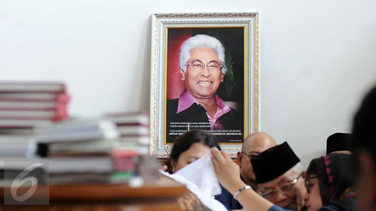 20150923- Suasana Duka di Kediaman Adnan Buyung Nasution-Jakarta