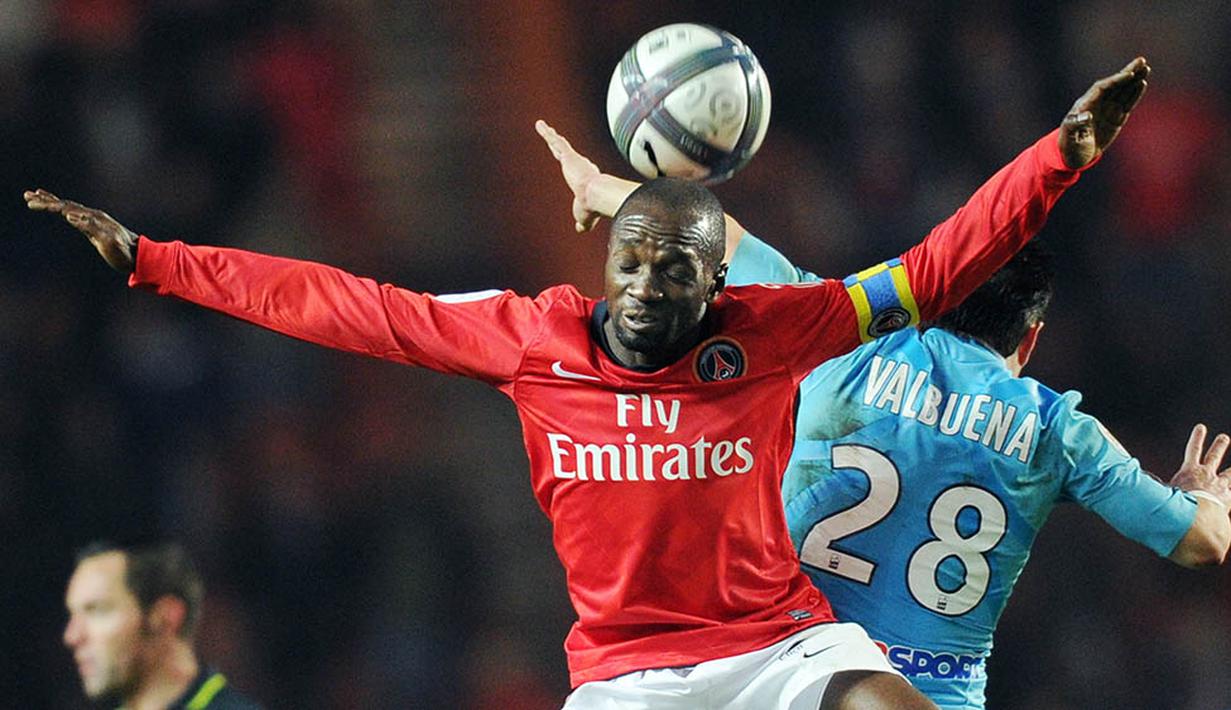 Claude Makelele, pada penguhujung kariernya gelandang bertahan ini memutuskan bergabung dengan PSG. Selama tiga musim dirinya berseragam Le Parisien sebelum akhirnya gantung sepatu. (AFP/Franck Fife)