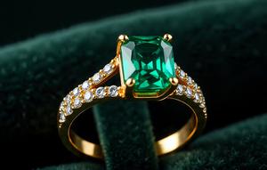 Cincin Emas Zamrud bertabur berlian (Created by Meta AI)