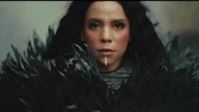 Nowela seperti ratu di single Runnin