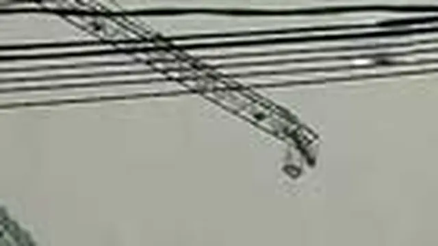 Sebuah bandrol crane terjatuh akibat putusnya tali sling di kawasan proyek Kuningan City, Setiabudi, Jaksel. Tidak ada korban jiwa dalam peristiwa ini. 