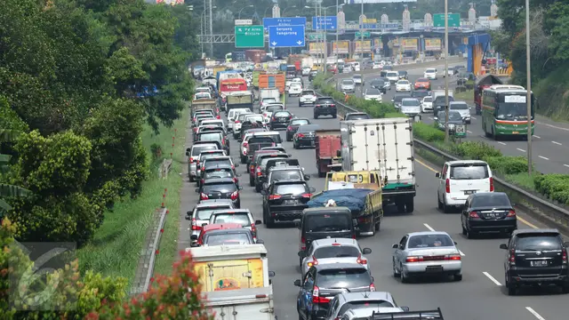 20160516-Tol JORR-BSD Macet Parah Imbas Jembatan Penyeberangan Roboh-Tangsel