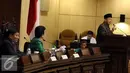 Ketua BK DPD AM Fatwa membacakan surat resmi pemberhentian Irman Gusman saat sidang paripurna luar biasa, Jakarta, Selasa (20/9). Irman ditangkap KPK di rumah dinasnya di Jalan Denpasar, Jaksel, Sabtu (17/9) dini hari. (Liputan6.com/Helmi Afandi)