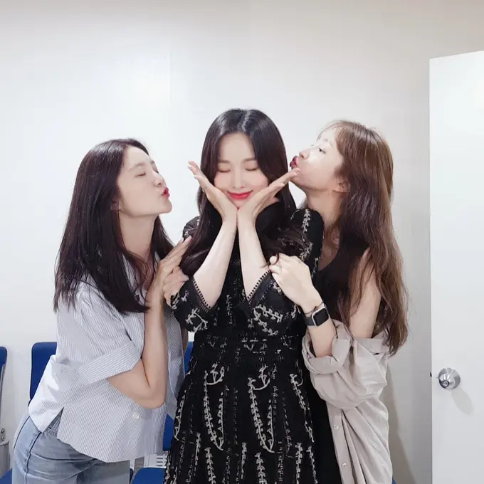 Junghwa, Solji dan Hani