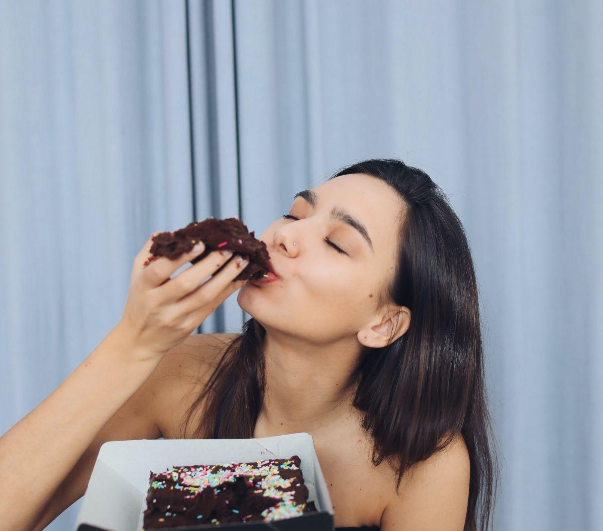 Sulit Mengontrol Makanan Manis? Ketahui Cara Mengendalikannya