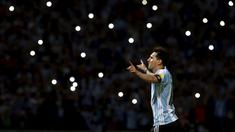 Striker Argentina, Lionel Messi, merayakan gol yang dicetaknya ke gawang Bolivia dalam laga kualifikasi Piala Dunia 2018 di Stadion Mario Alberto Kempes, Cordoba, Argentina, (29/3/2016). (Reuters/Enrique Marcarian)
