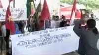 Peringati Hardiknas, Mahasiswa di Makassar Berunjuk Rasa