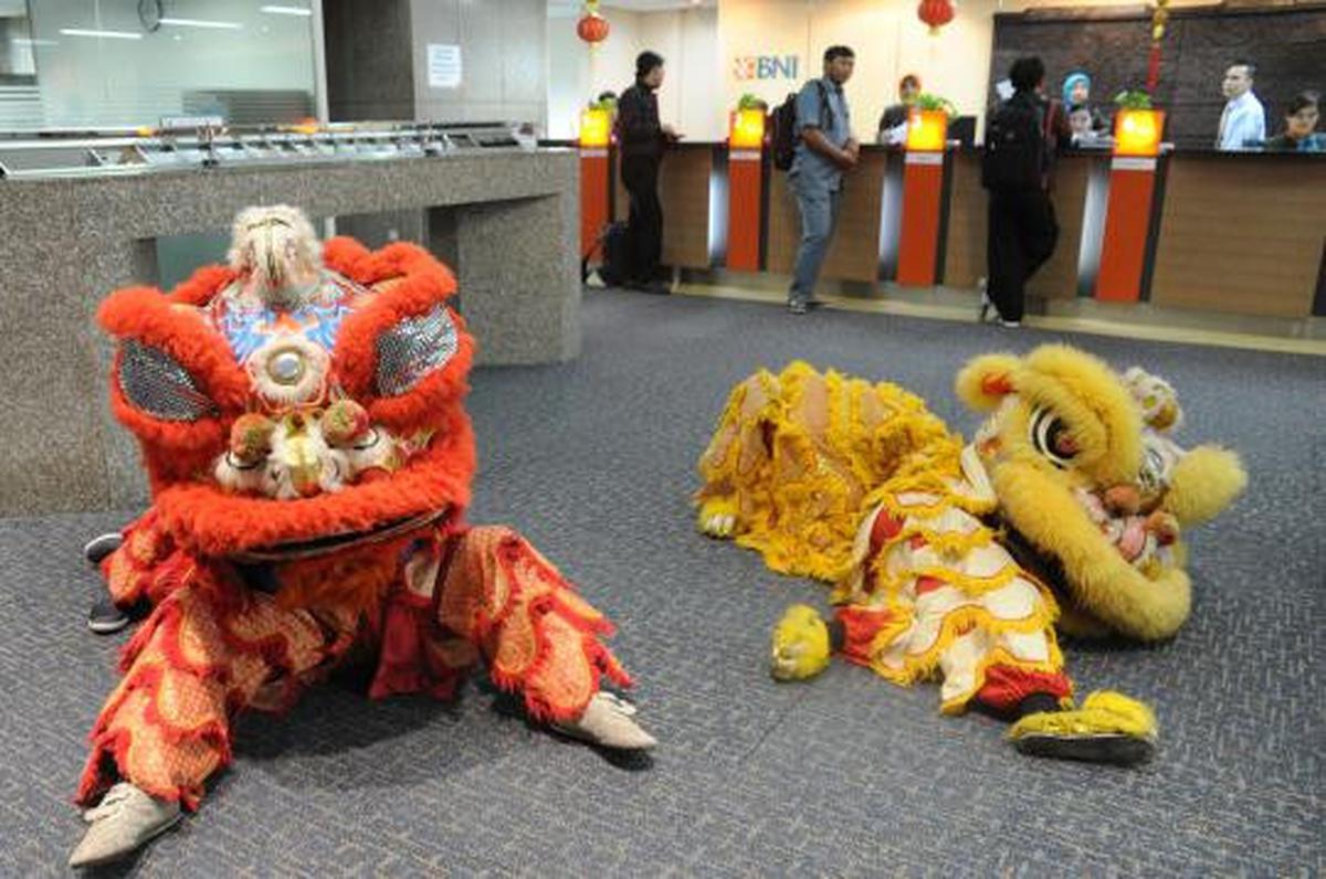 Atraksi barongsai hibur nasabah BNI