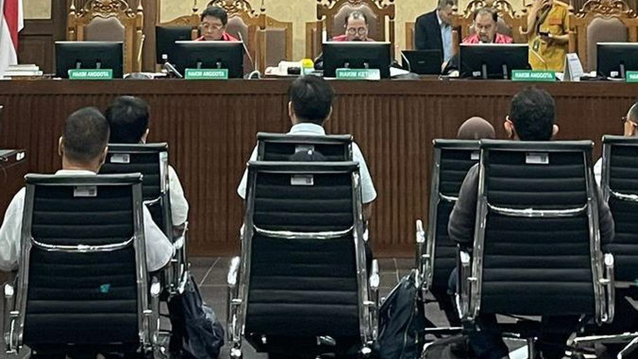 Hakim 'Semprot' Saksi Kasus BTS Kominfo Beri Keterangan Berbelit: Saudara Tutupi Nanti Saya Ketok Sumpah Palsu Semua
