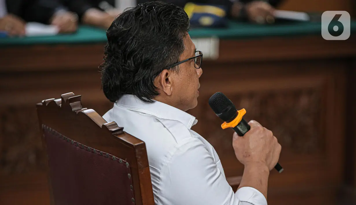 Terdakwa kasus pembunuhan berencana terhadap Nofriansyah Yousa Hutabarat atau Brigadir J, Ferdy Sambo menjalani sidang di Pengadian Negeri Jakarta Selatan, Jakarta, Selasa (24/1/2023). Sidang tersebut beragendakan pembacaan nota pembelaan atau pleidoi. (Liputan6.com/Faizal Fanani)