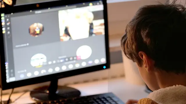 ilustrasi anak di dunia maya