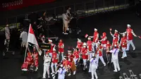 Tim Indonesia tiba pada upacara pembukaan Paralimpiade Tokyo 2020 di Stadion Olimpiade Tokyo pada 24 Agustus 2021. (AFP/Charly Triballeau)