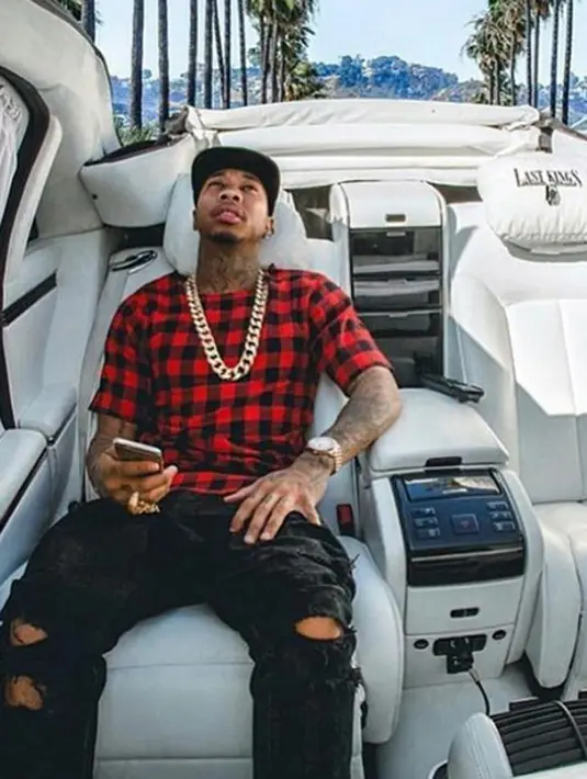 Beberapa waktu lalu Tyga pernah menyebutkan sederet hadiah mewah yang diinginkan dari Kylie. Seperti mobil mewah, jam tangan, dan perhiasan lainnya. (Instagram/kylizzlesnapchat)