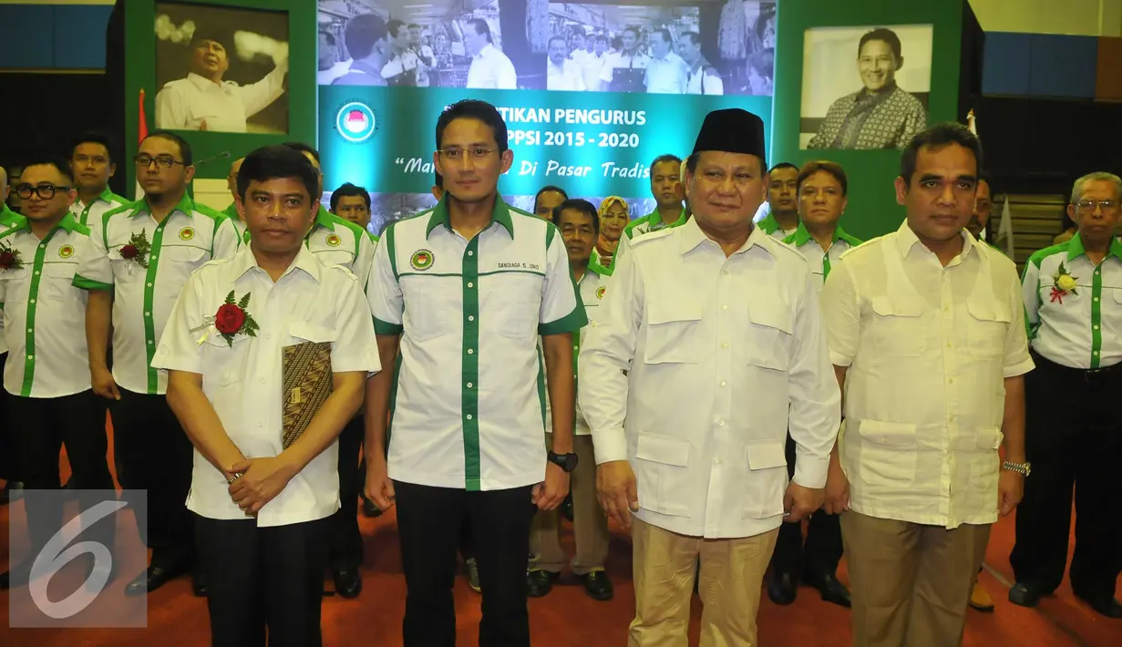 Ketua Umum Partai Gerindra Prabowo Subianto Bersama Sandiaga Uno menghadiri pelantikan pengurus DPP APPSI di Jakarta, Selasa (22/3). Sandiaga Uno mengantikan Prabowo yang sebelumnya menjadi APPSI. (Liputan6.com/Gempur M Surya)