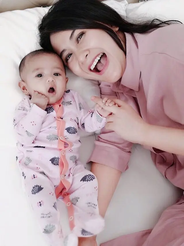 [Bintang] Keluarga Ryana Dea dan Puadin Redi