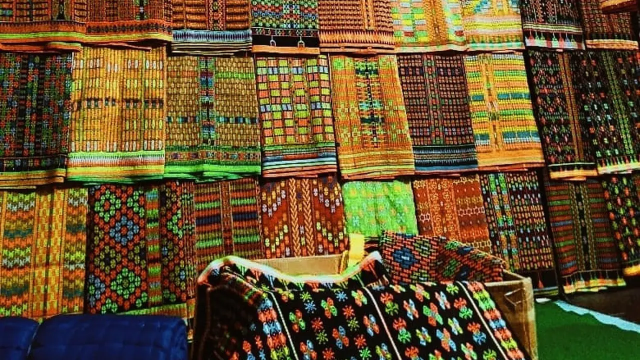 Beragam keindahan kain songke yang dijual di pasar Ruteng, Manggarai, Nusa Tenggara Timur (Liputtan6.com/Mentari)