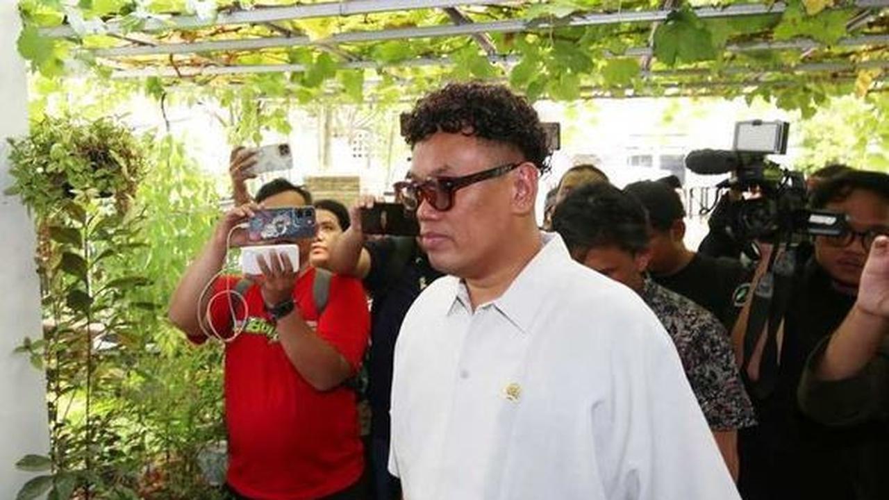 Sang Ayah Meninggal Dunia, Uya Kuya Rasakan Duka&nbsp;Mendalam