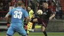 Bek AC Milan, Ignazio Abate, mengontrol bola saat melawan F91 Dudelange pada laga Liga Europa di StadionJosy Bathel, Letzebuerg, Kamis (20/9/2018). AC Milan menang 1-0 atas F91 Dudelange. (AP/Olivier Matthys)