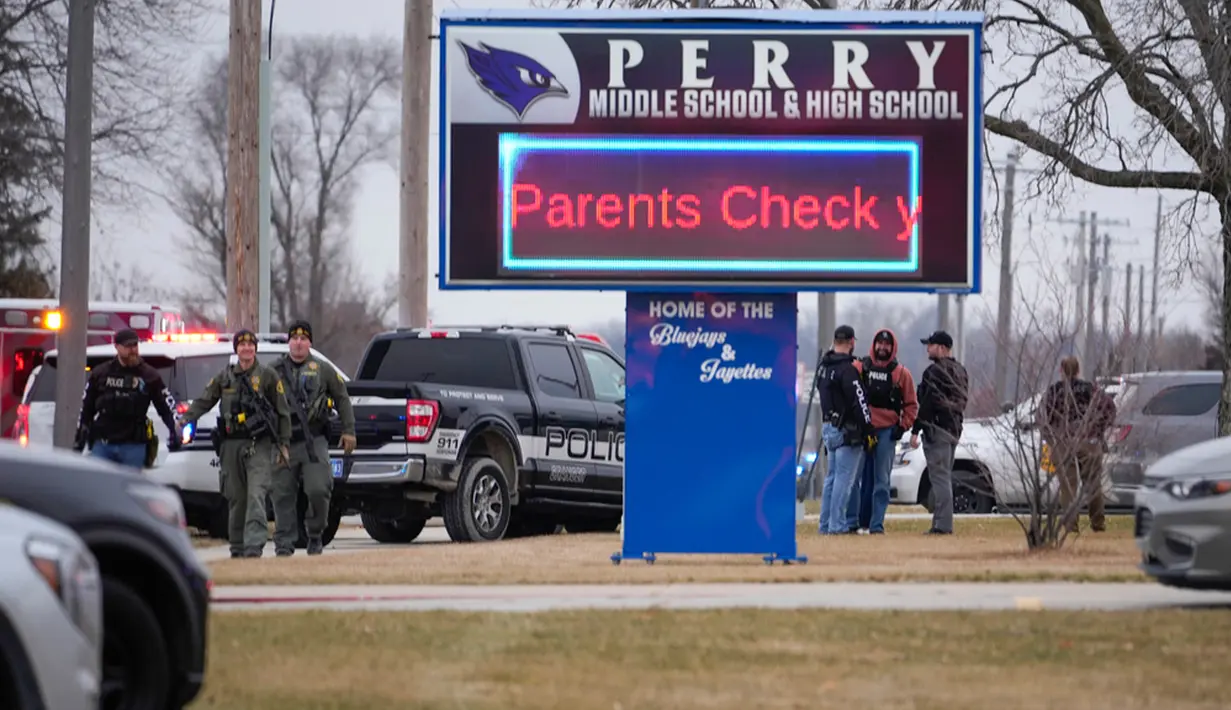Seorang remaja berusia 17 tahun dilaporkan telah menewaskan seorang pelajar kelas 6 Sekolah Dasar (SD) dan melukai lima lainnya dalam penembakan di sebuah sekolah di negara bagian Iowa, Amerika Serikat, kata aparat keamanan pada Kamis. (AP Photo/Andrew Harnik)