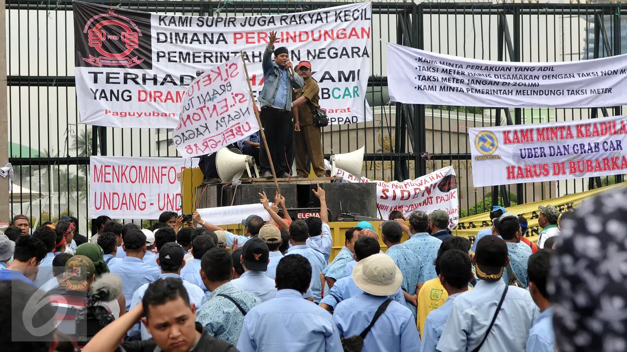 20160322- Ribuan Supir Taksi Serbu Gedung MPR-DPR-Jakarta- Johan Tallo