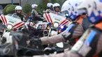 Sejumlah Polisi Wanita beraksi dengan Motor gedenya menunjukkan safety Riding yang benar dan aman saat apel di Korlantas Polri, Jakarta, Selasa (9/5). Jelang Bulan Ramadhan korlantas gelar Pasukan Operasi Patuh Jaya 2017. (Liputan6.com/Helmi Afandi)