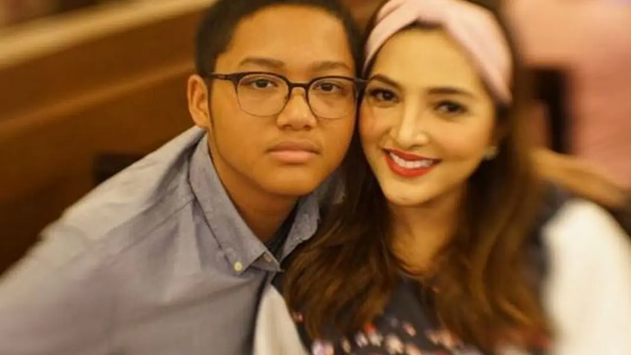 [Bintang] Ashanty dan Azriel