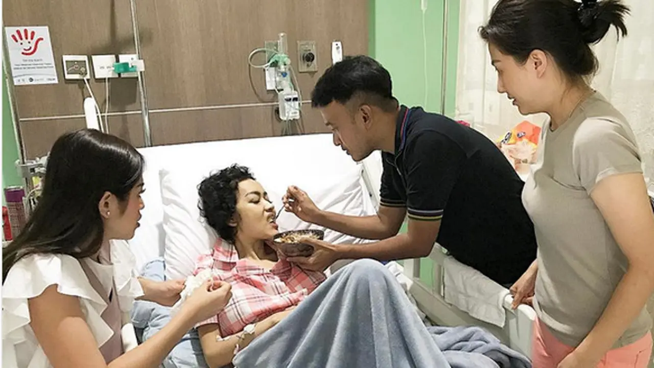 [Bintang] Ruben Onsu dan Julia Perez