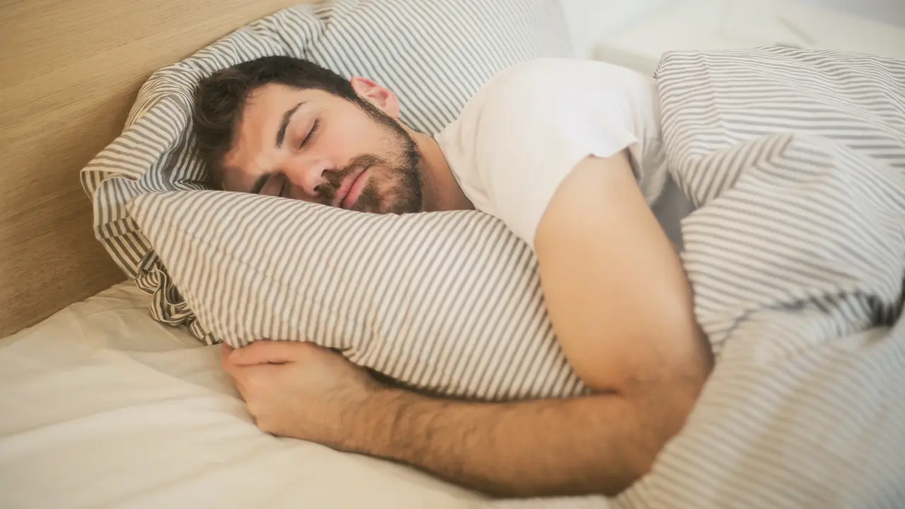 pria tidur